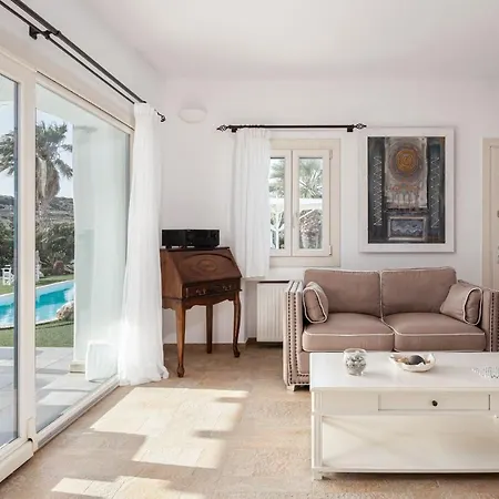 فيلة Phos Paros