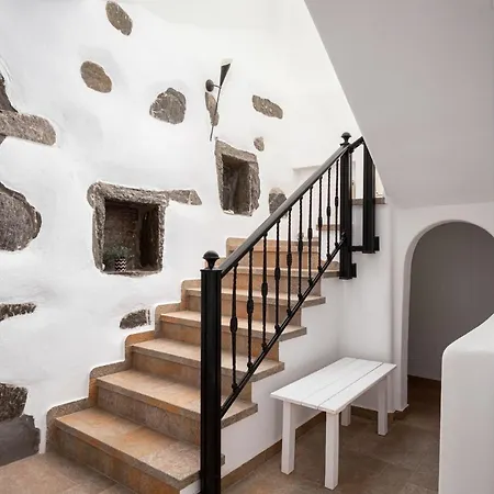 فيلة Phos Paros *
